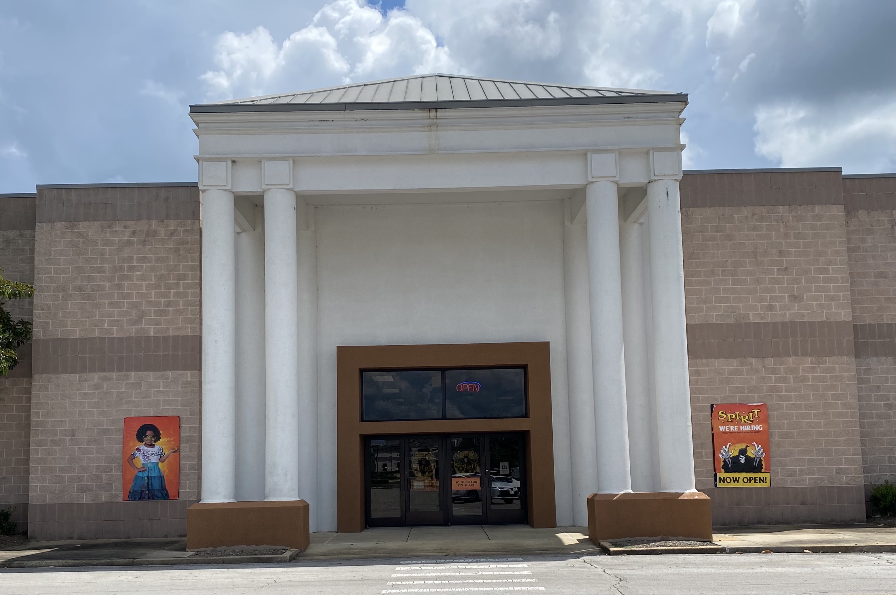 Shopping Mall in Tupelo, MS The Mall at Barnes Crossing
